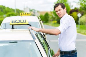 © Kzenon - Fotolia.com Nebenjob Taxifahrer
